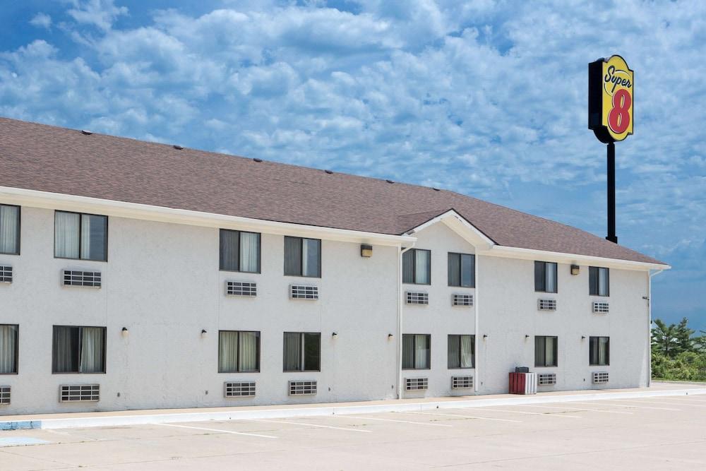 Super 8 by Wyndham Boonville photo 31