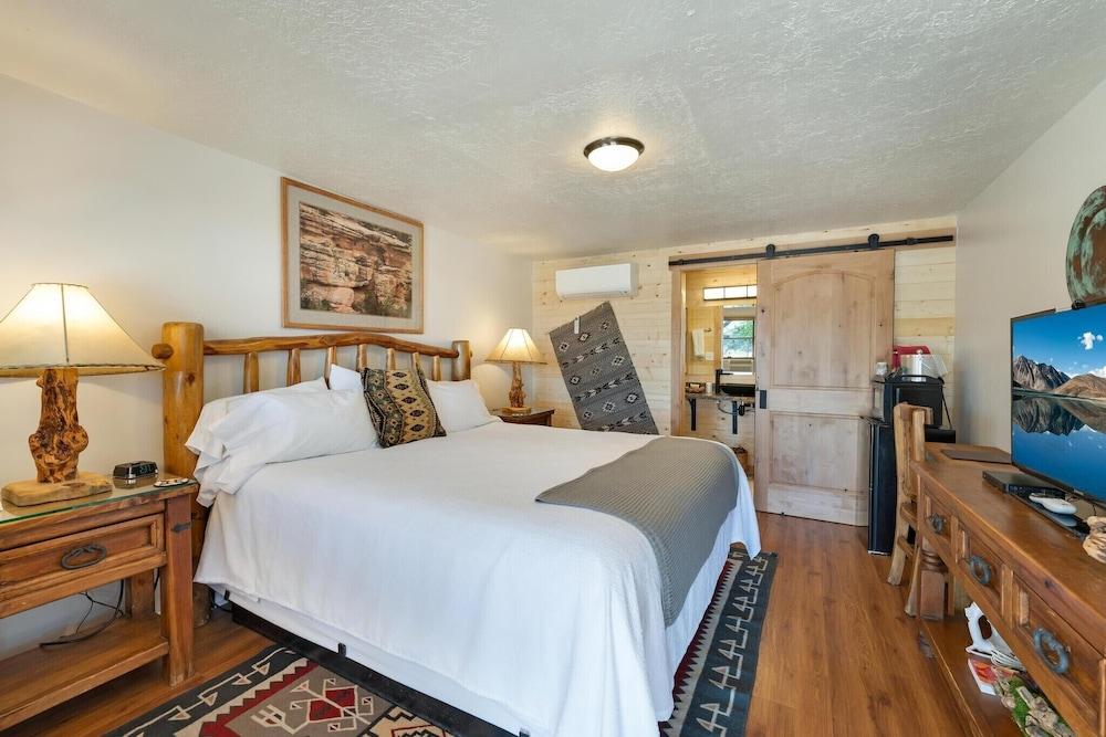 Stone Lizard Lodging photo 25