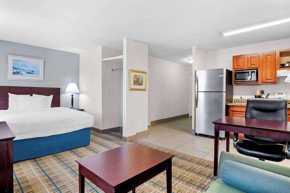 MainStay Suites Addison-Dallas photo 15