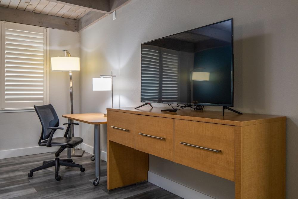 Prodigy Hotel, a Days Inn by Wyndham photo 20