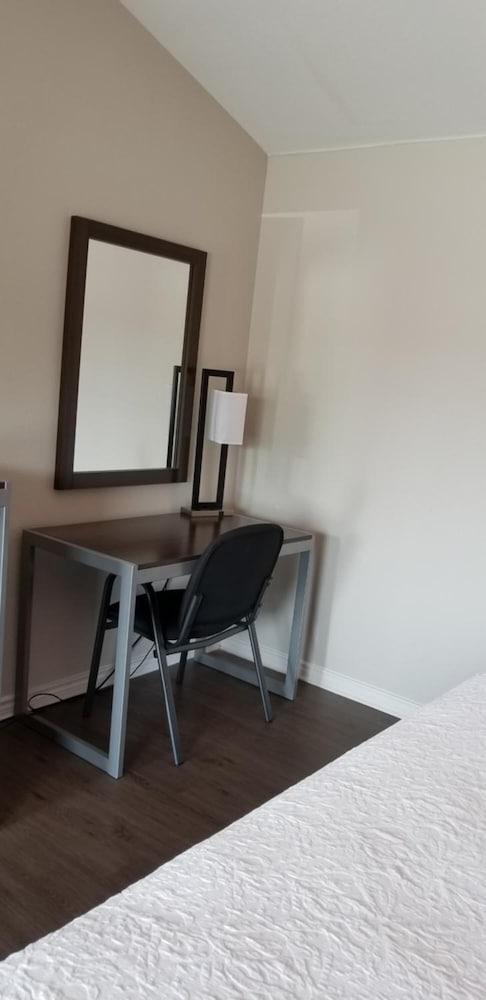 Econo Inn Lackland AFB Seaworld photo 5