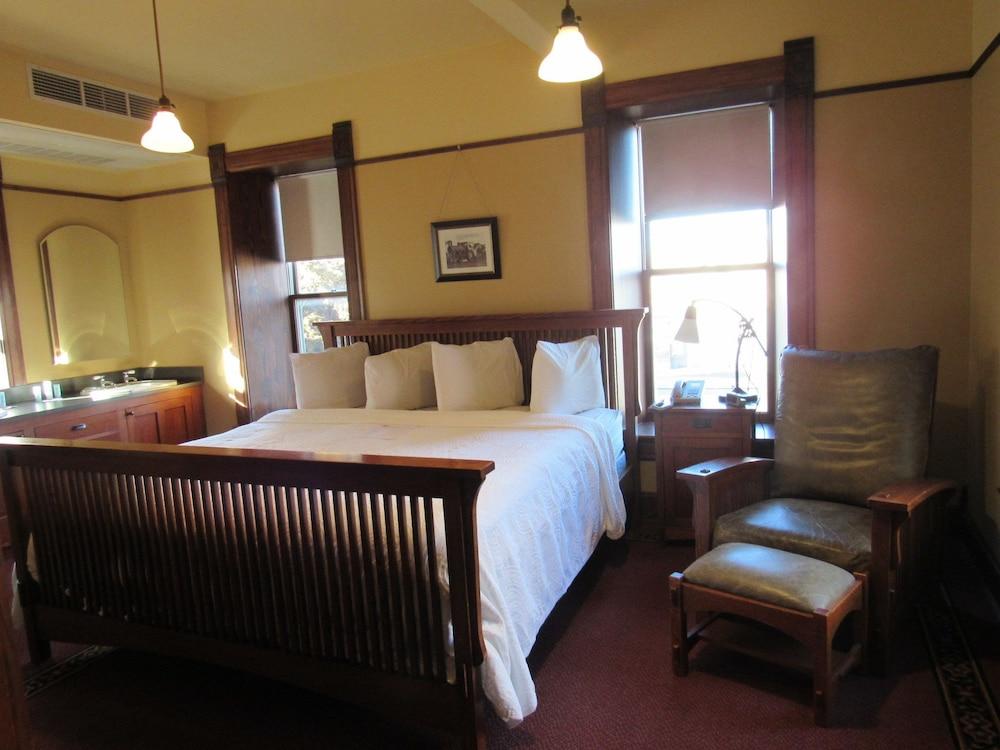 Midland Railroad Hotel photo 8