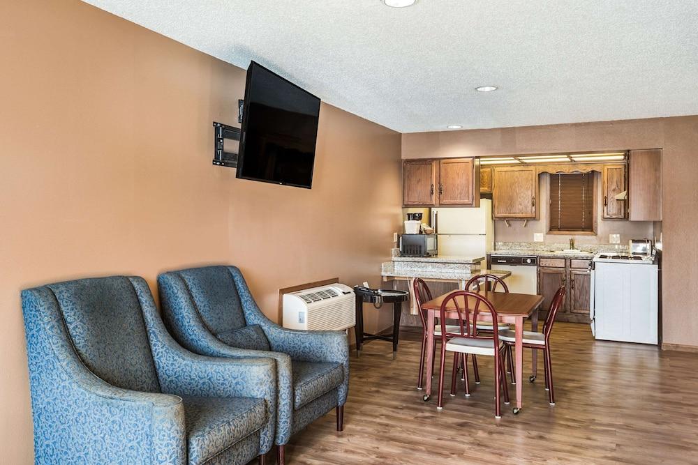 Econo Lodge Oskaloosa photo 31