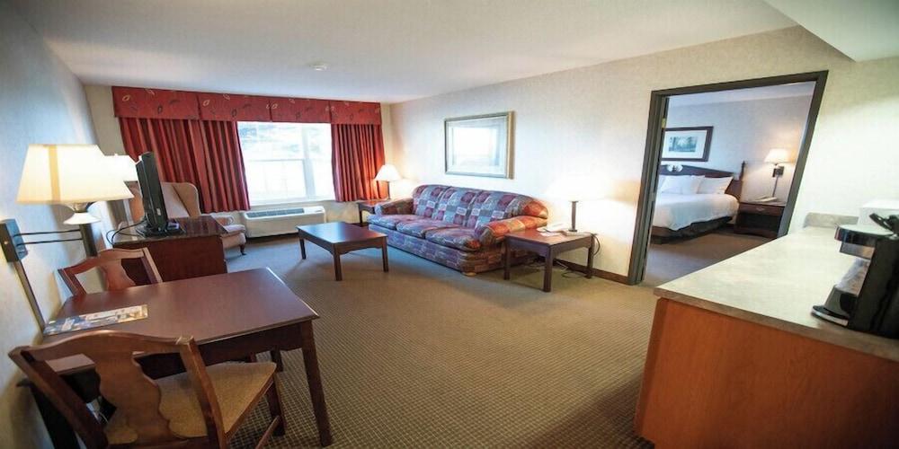 Grand Hinckley Inn photo 25