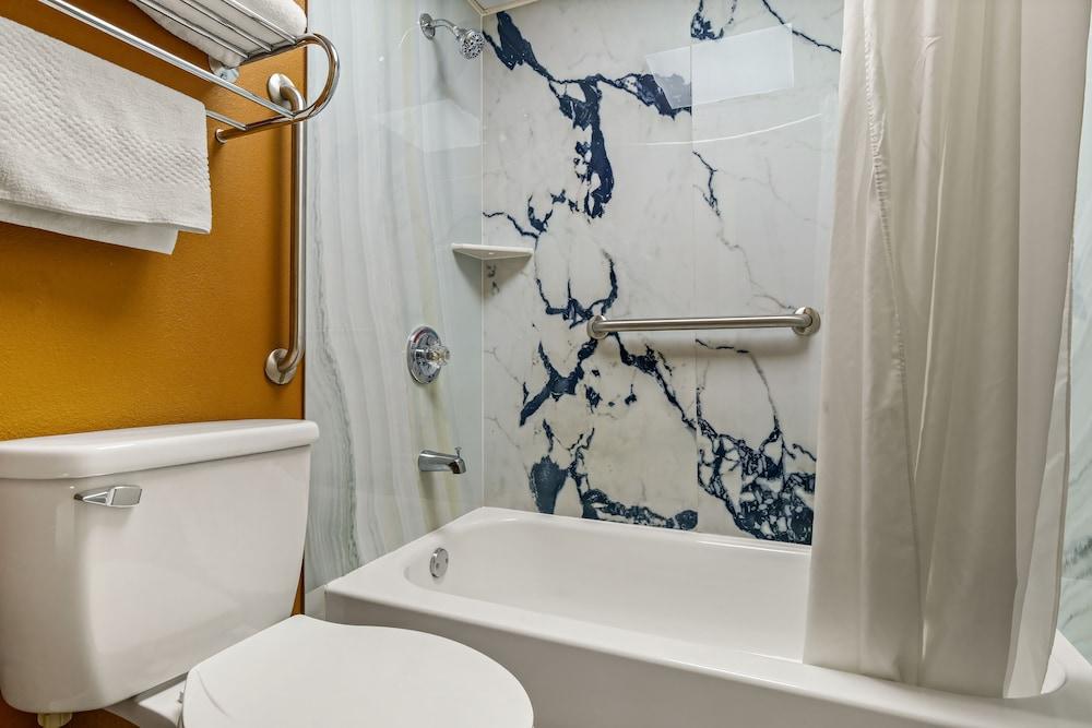Quality Inn & Suites Corinth West photo 19