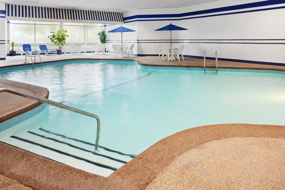 Four Points by Sheraton Chicago O'Hare Airport photo 9