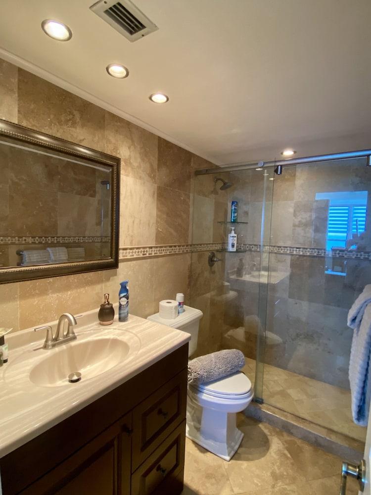 Direct ocean front condo Miami Beach photo 20