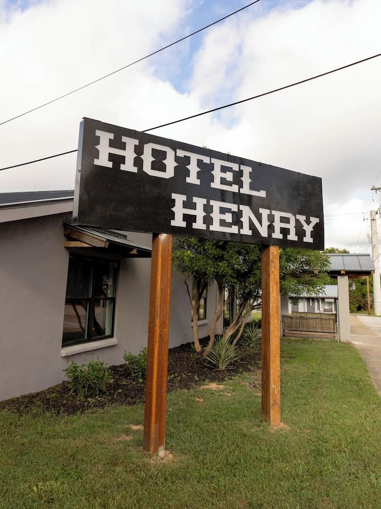 The Hotel Henry photo 2