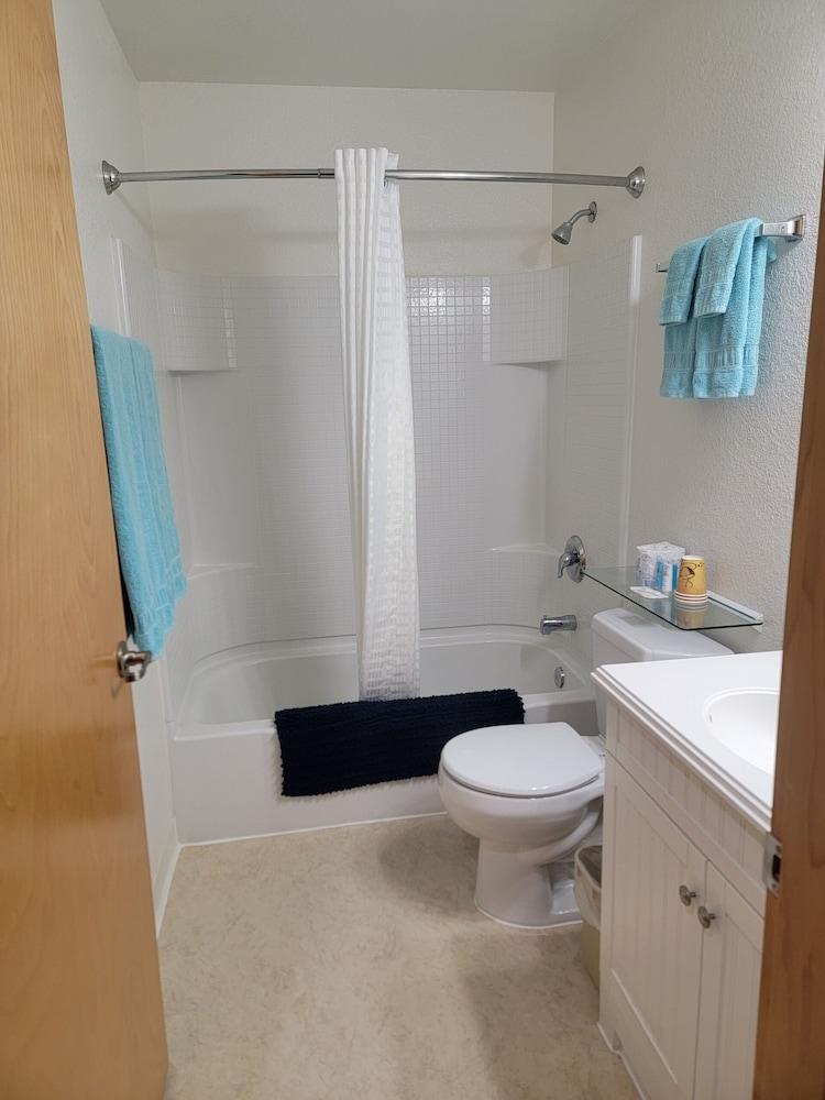 Eagle Bay Inn photo 17