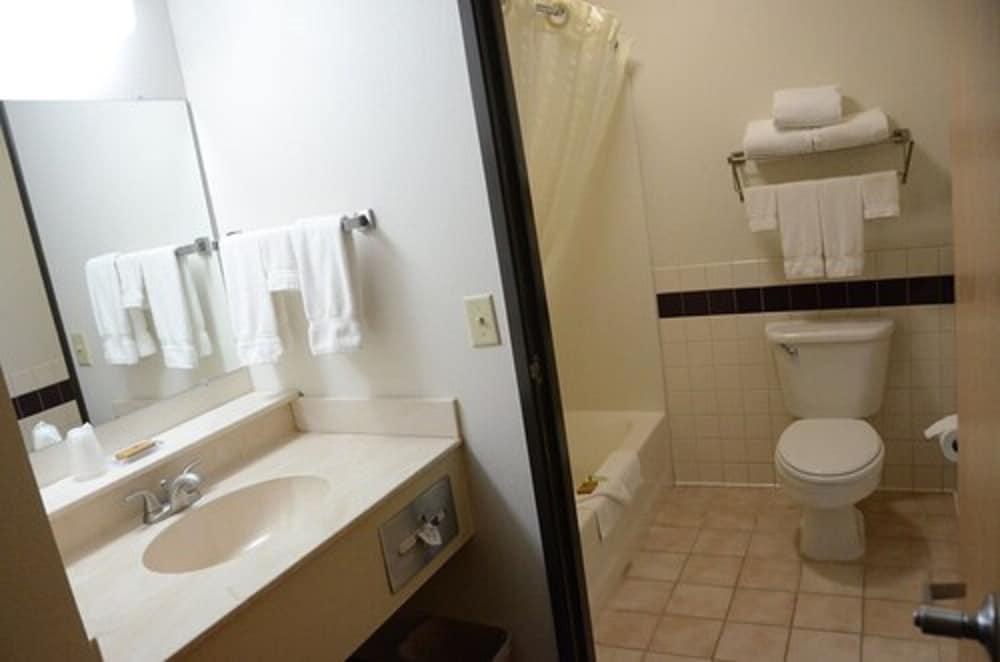 FairBridge Inn & Suites in Thorp, WI photo 20