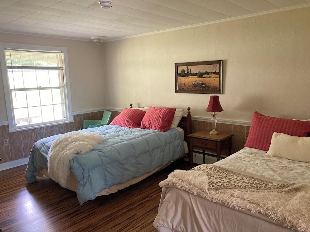 Plain Kate's Inc — hotel in Franconia