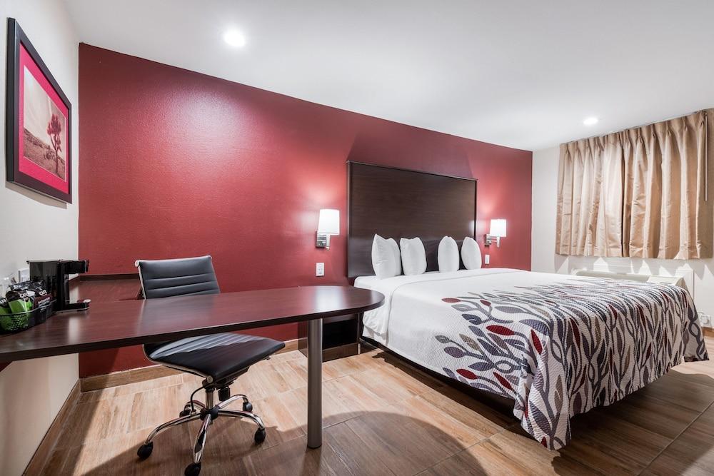 Red Roof Inn Houston – Spring North photo 8