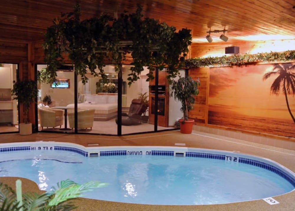 Sybaris Pool Suites Indianapolis photo 23