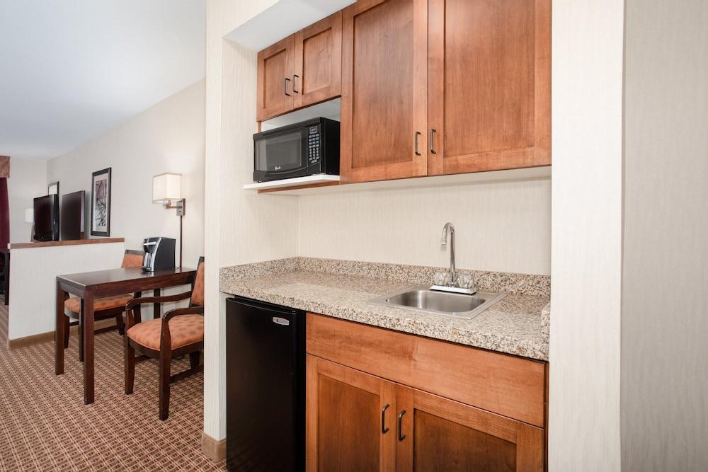 Holiday Inn Express & Suites Gillette by IHG photo 11