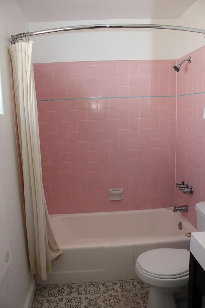 La Siesta Motel photo 8