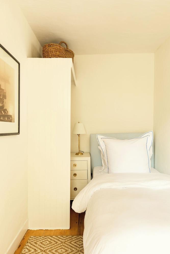 Sawyer House photo 16