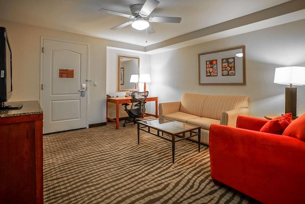 Wyndham Garden Kankakee photo 9