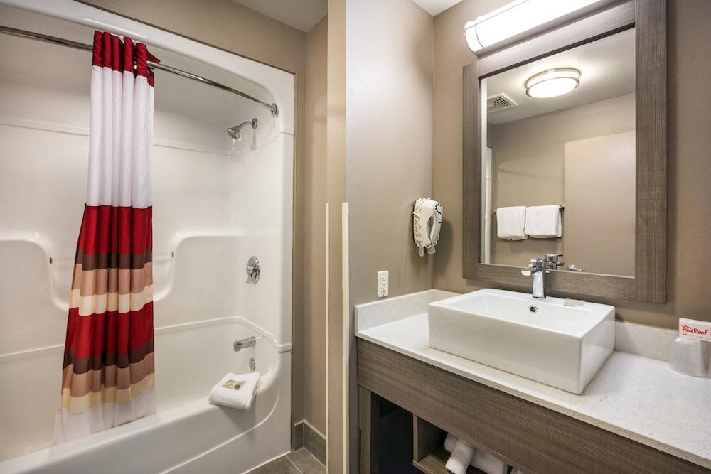 Red Roof Inn PLUS+ Boston - Logan photo 15