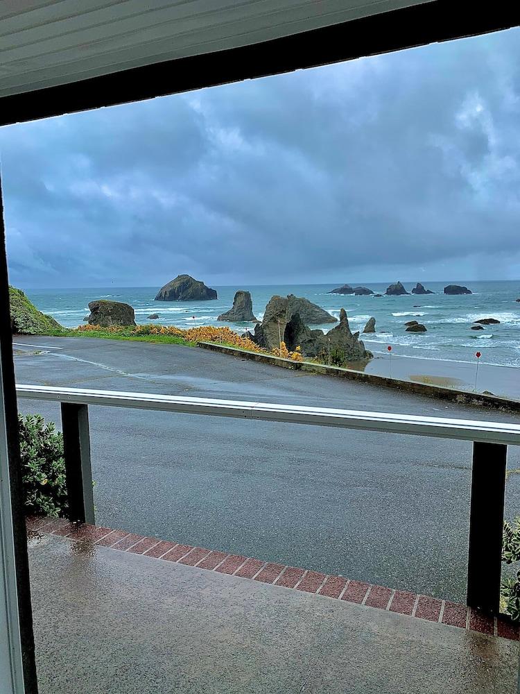 Sunset Oceanfront Lodging photo 90