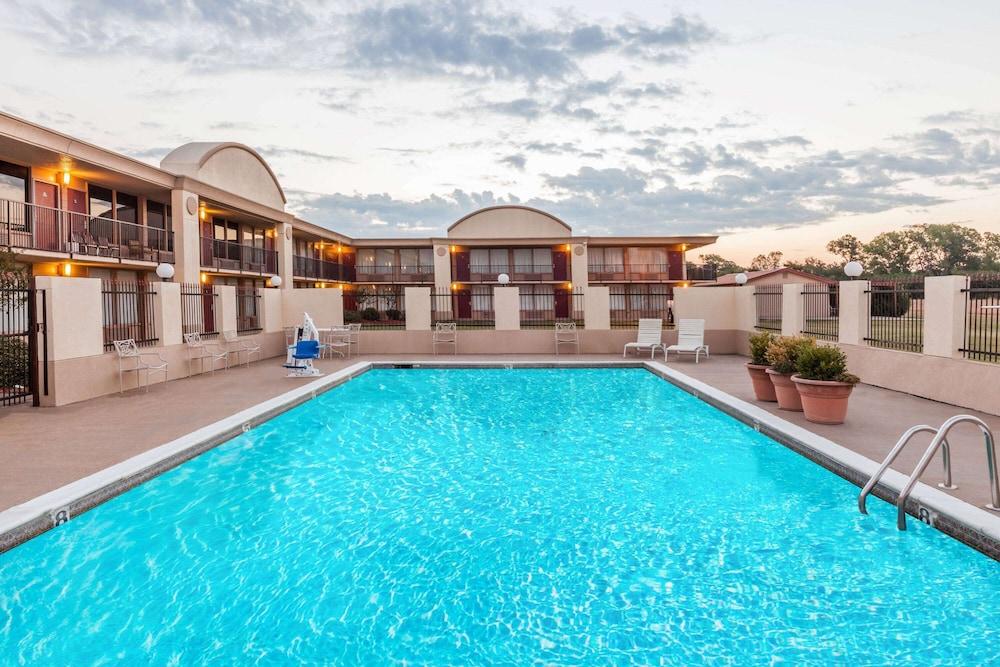 Days Inn by Wyndham Hillsboro TX photo 22