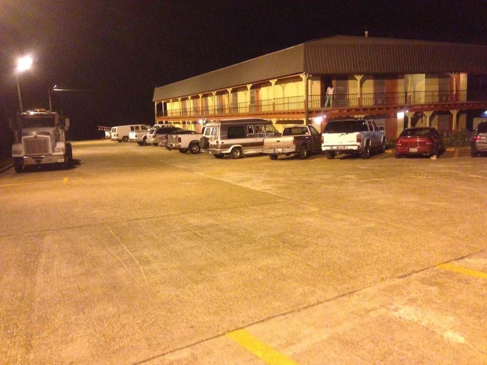 Sportsman Inn and Suites photo 23