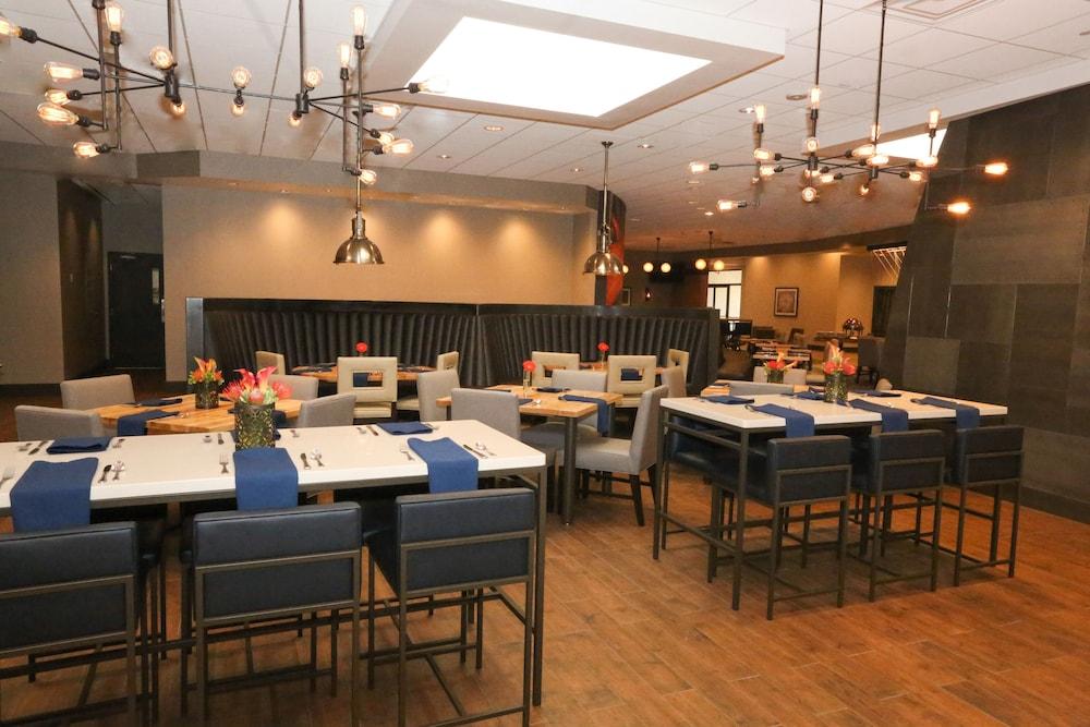 DoubleTree by Hilton Dayton Fairborn photo 21