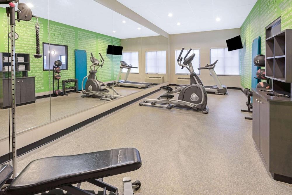 La Quinta Inn & Suites by Wyndham Oklahoma City -Yukon photo 24