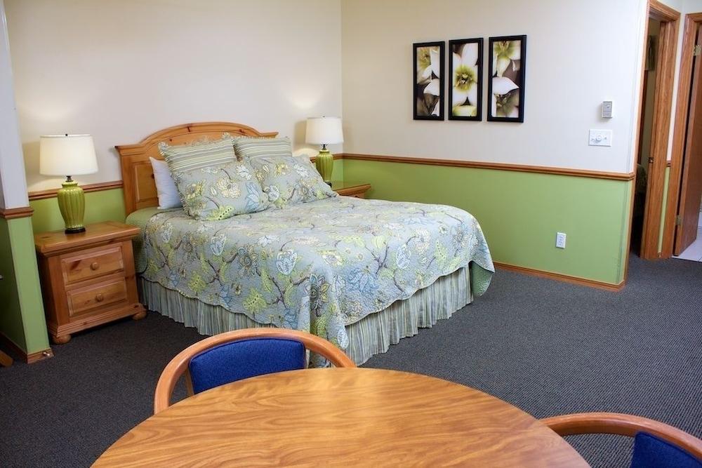 Bay Breeze Resort photo 2