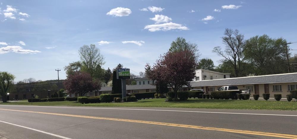 Deep Well Motel photo 26
