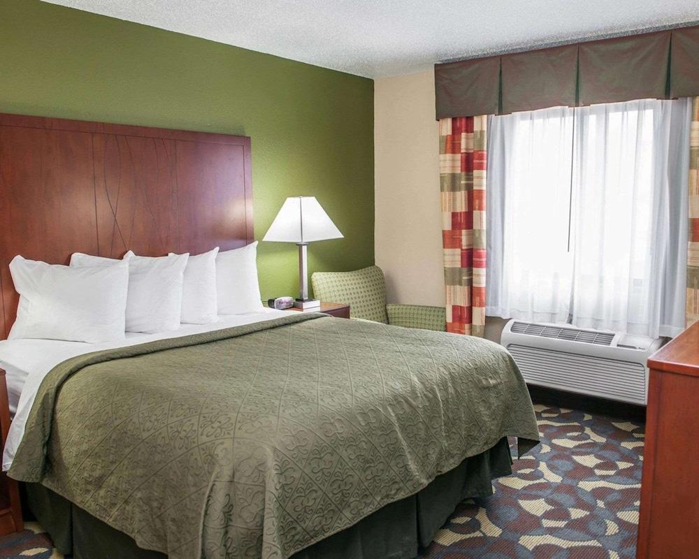 Quality Inn & Suites South Bend Airport photo 32