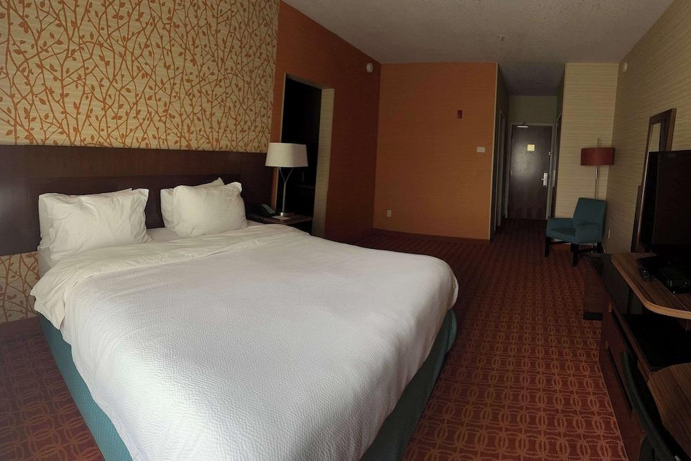 Comfort Inn & Suites photo 15