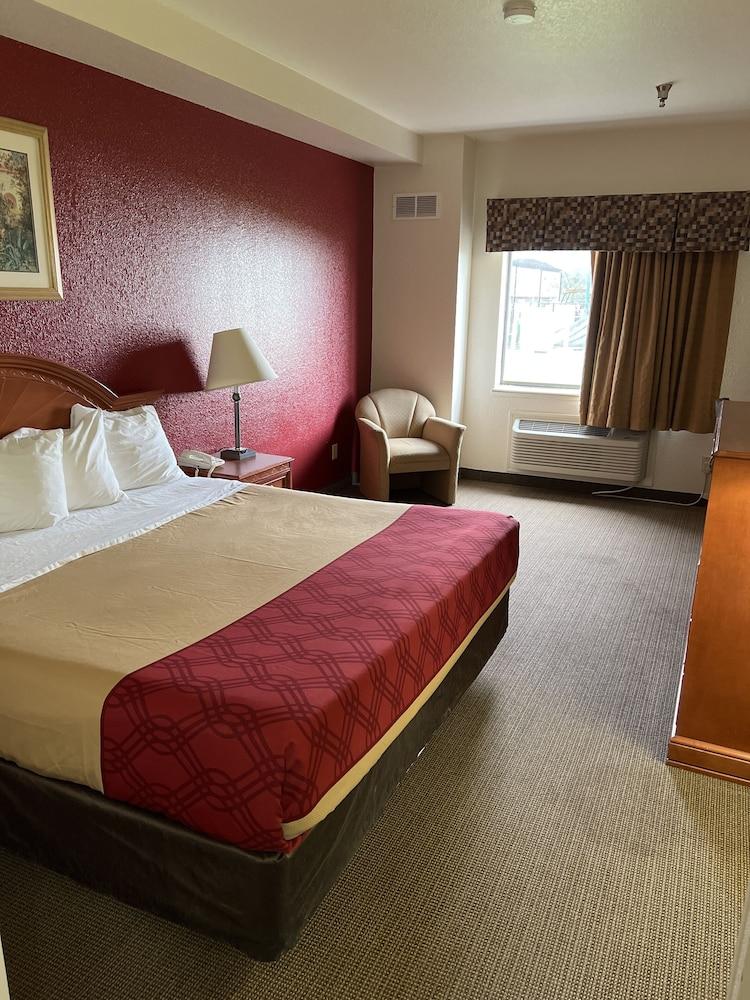 Express Inn & Suites photo 26