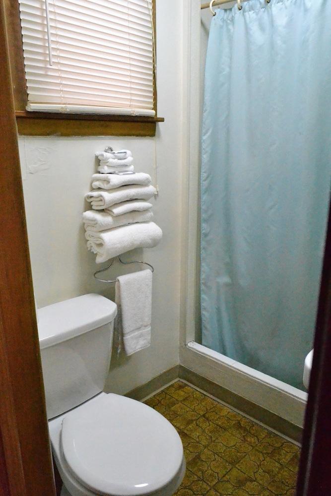 Innkeeper Motel photo 58