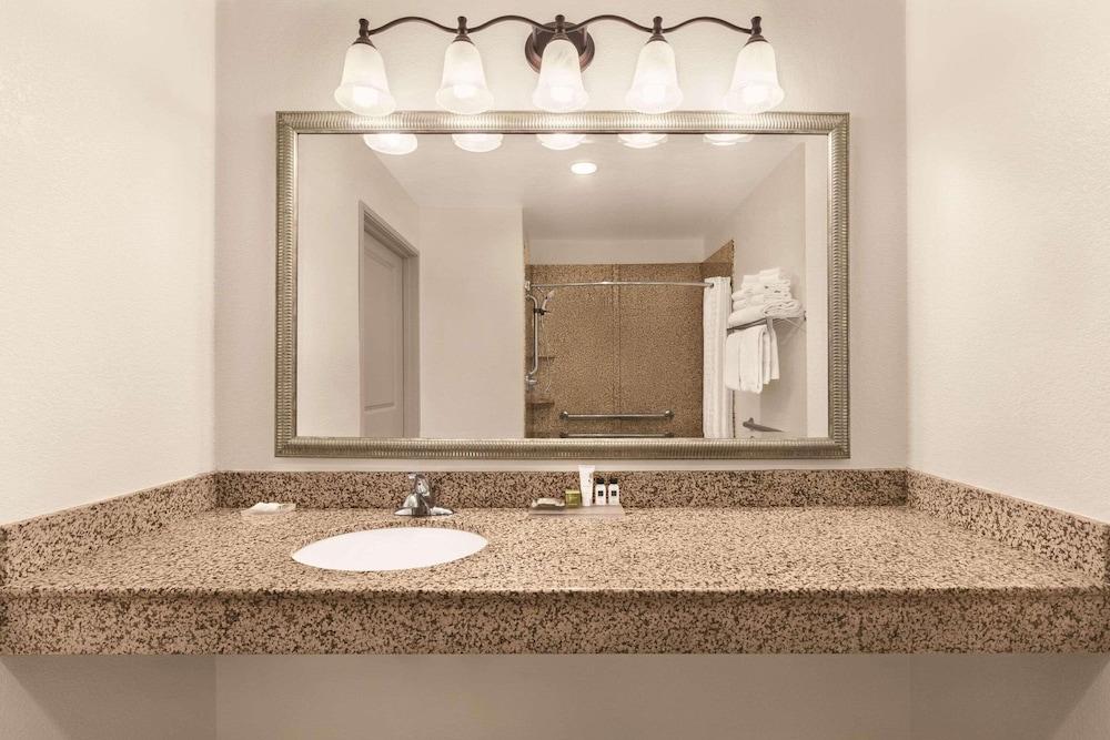 Spark by Hilton Homewood Birmingham photo 18