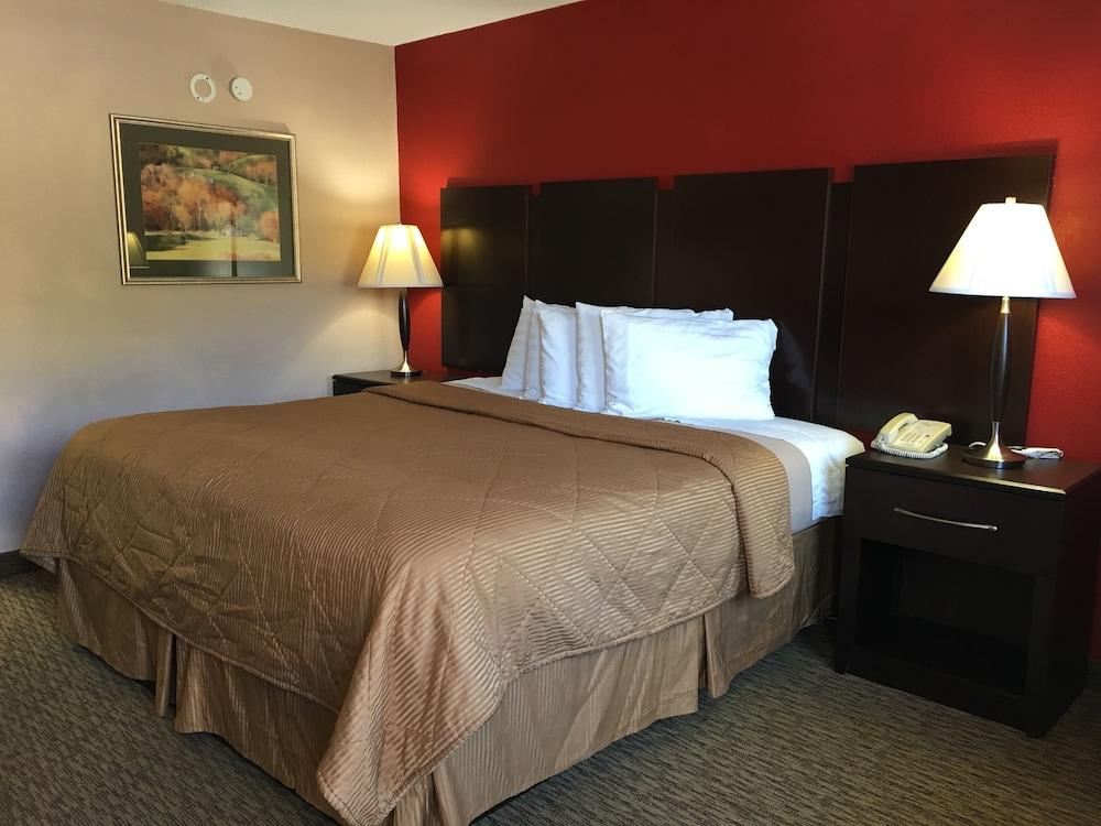 Pine Tree Inn photo 24