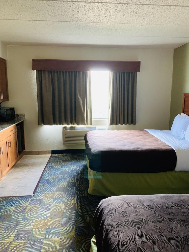 AmericInn by Wyndham Kewanee photo 39