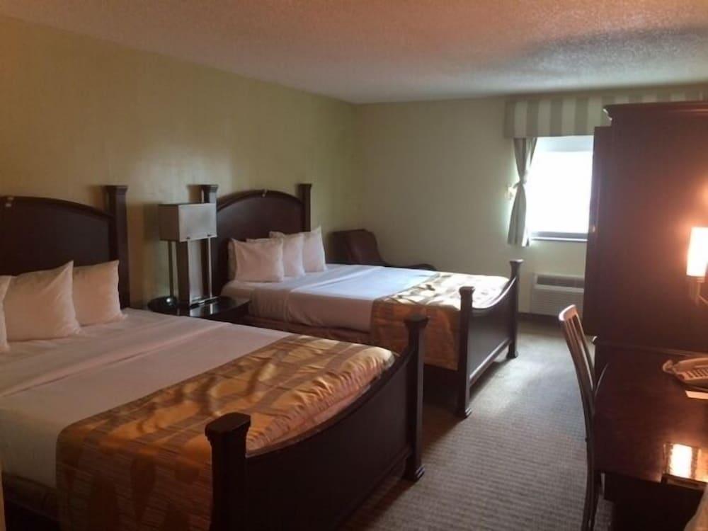 Marvin's Garden Inn photo 20