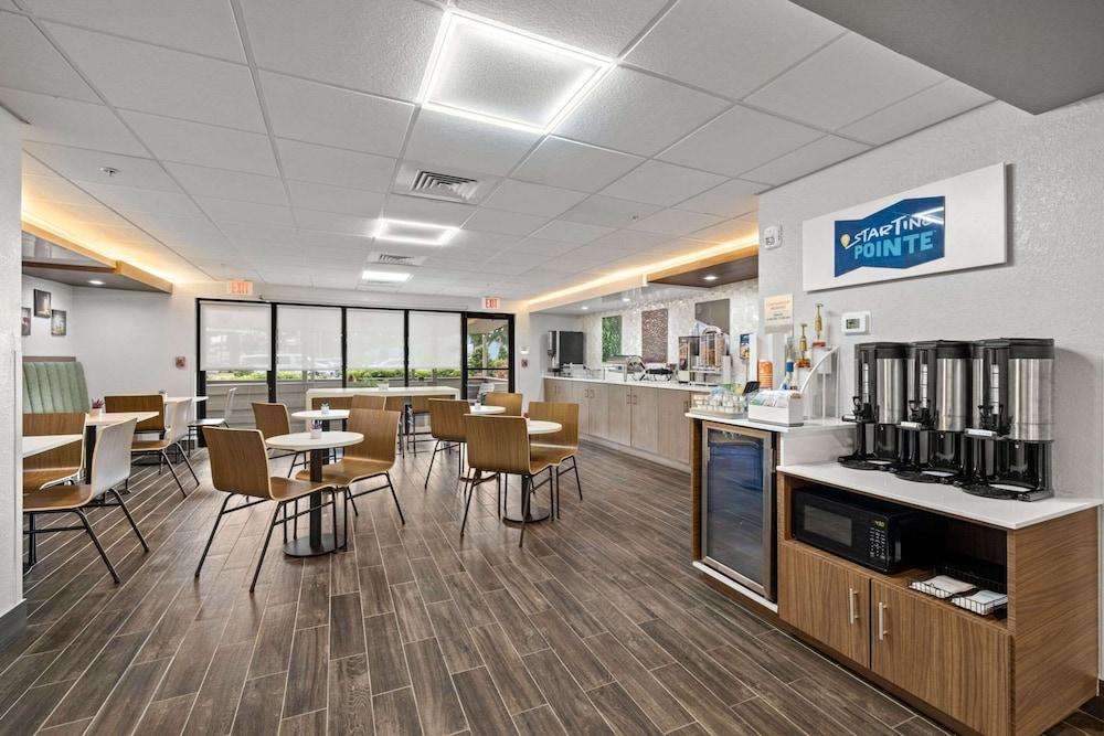 Clarion Pointe Lakeland I-4 photo 51