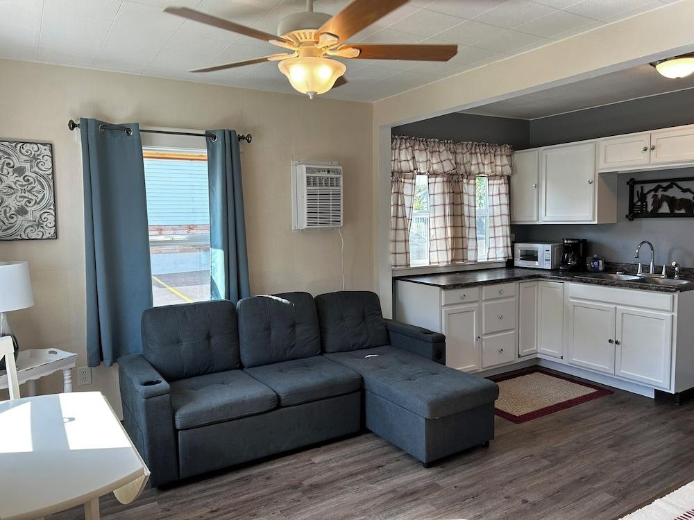 Lamplighter Cabins & Suites photo 57