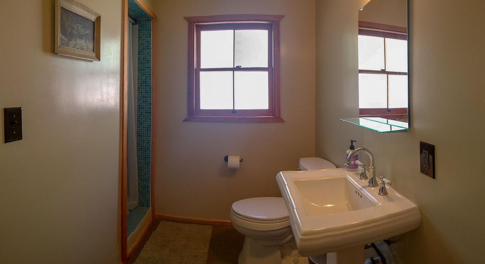 Joshua Tree Ranch House photo 24