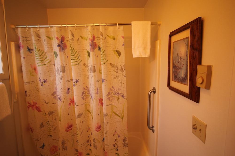 Mariner's Cove Inn photo 50