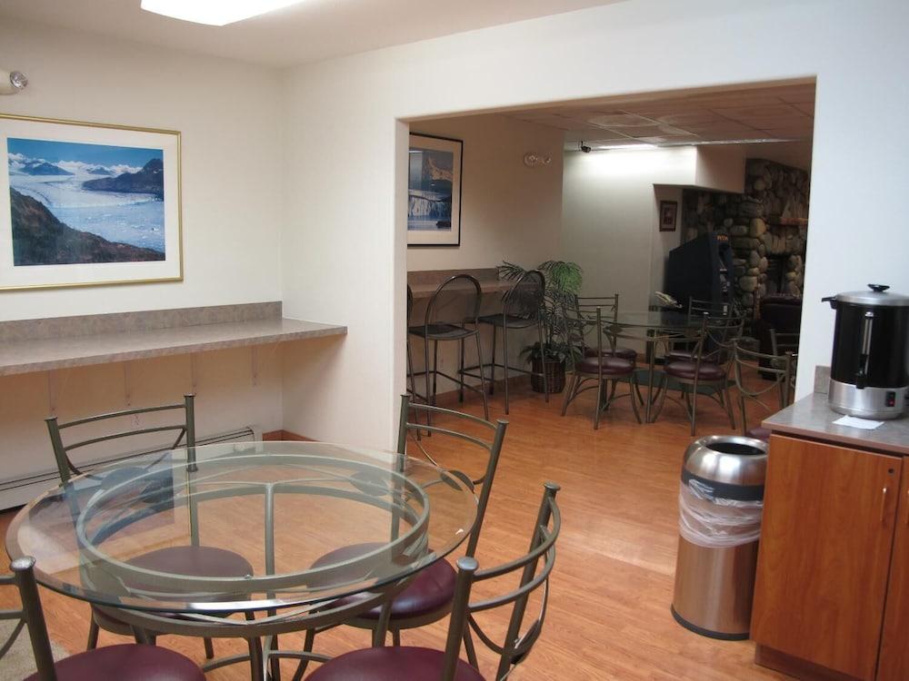 Microtel Inn & Suites by Wyndham Eagle River/Anchorage Area photo 24