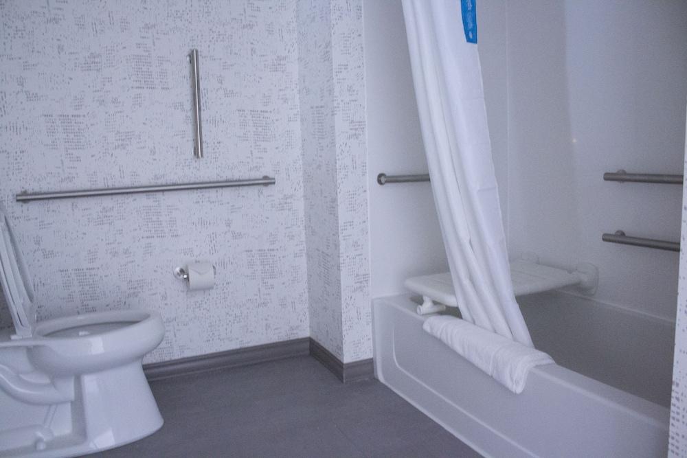 Hampton Inn & Suites Cranberry Pittsburgh photo 61