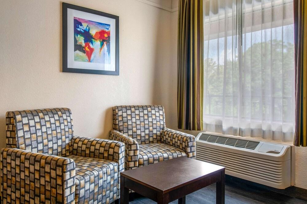 Quality Inn & Suites Jacksonville-Baymeadows photo 5