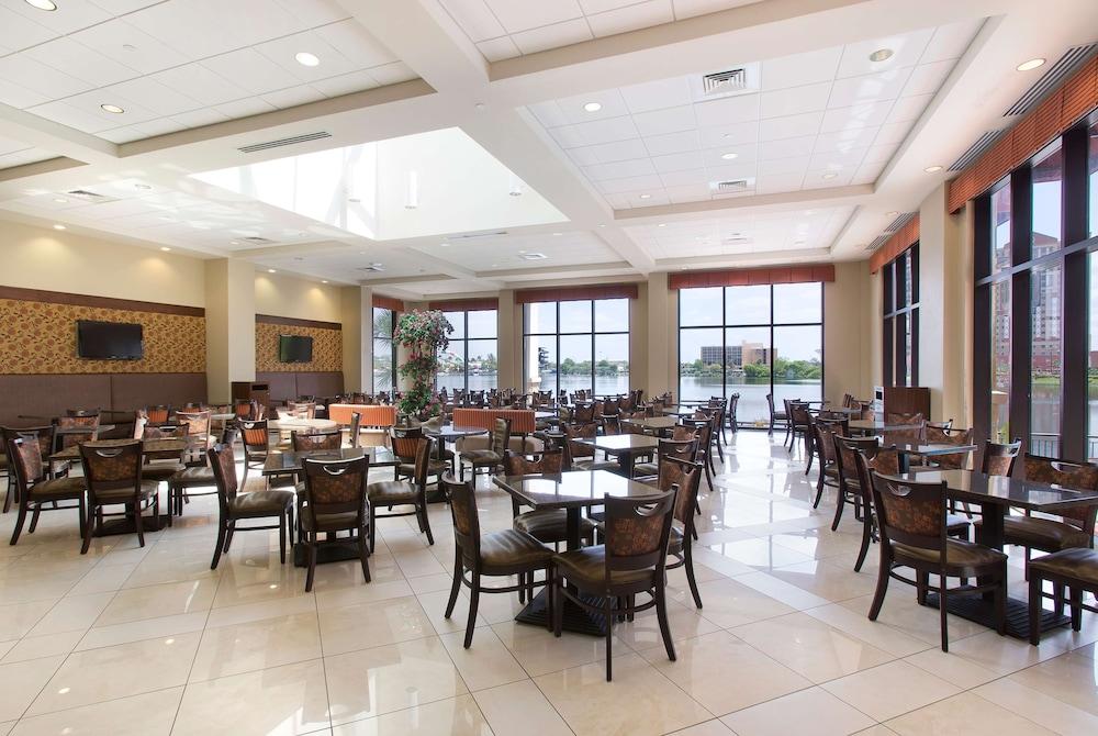 Ramada Plaza Resort & Suites by Wyndham Orlando Intl Drive photo 34