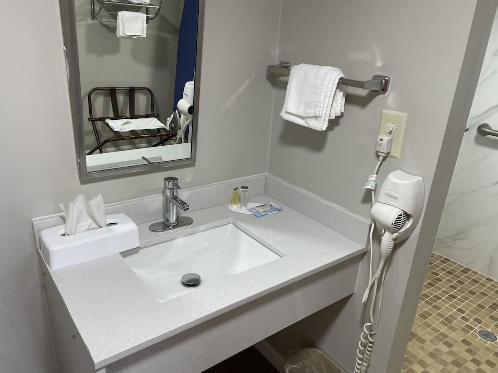 Days Inn by Wyndham Valdosta/Near Valdosta Mall photo 5