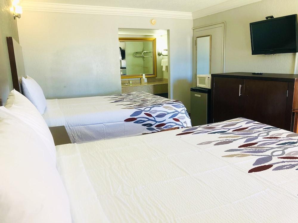 Budget Inn and Suites photo 12