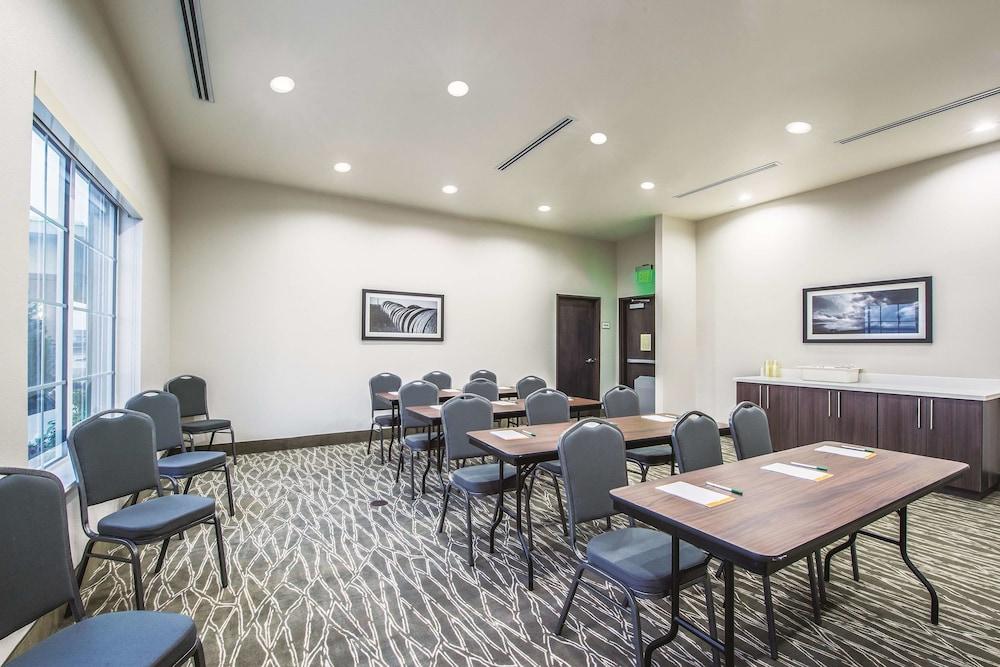 La Quinta Inn & Suites by Wyndham Enid photo 25