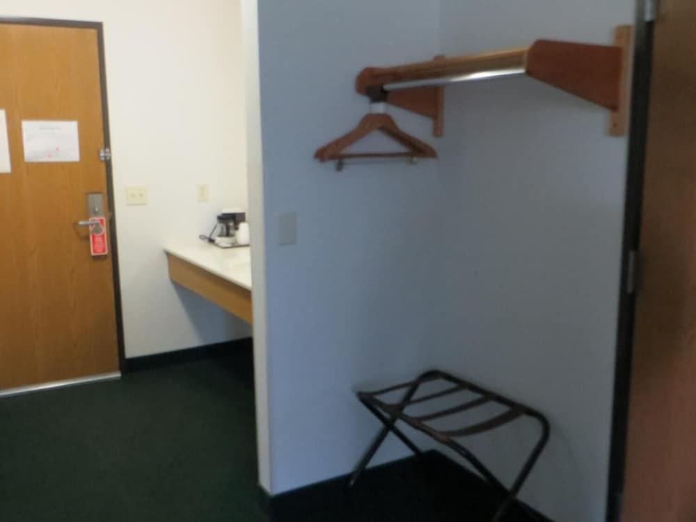 AmeriVu Inn and Suites - Stanley photo 3