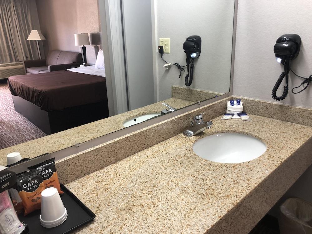 Americas Best Value Inn Brinkley photo 2